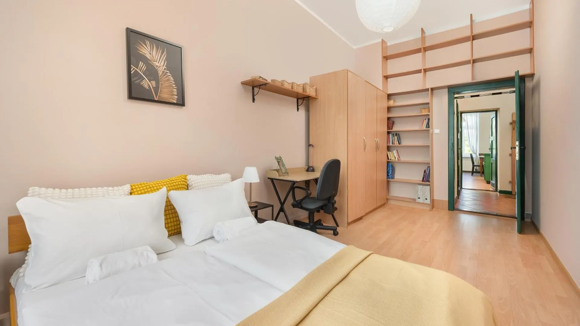 Komfortowy Apartament Blisko Rzeki We Wroclawiu Z Biurkiem I Wanna By Noclegi Renters Polska