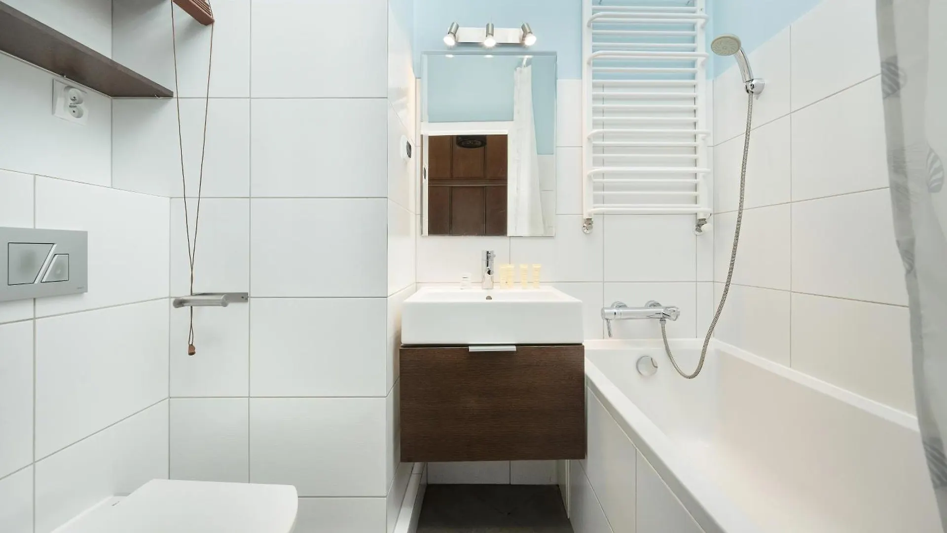 Komfortowy Apartament Blisko Rzeki We Wroclawiu Z Biurkiem I Wanna By Noclegi Renters