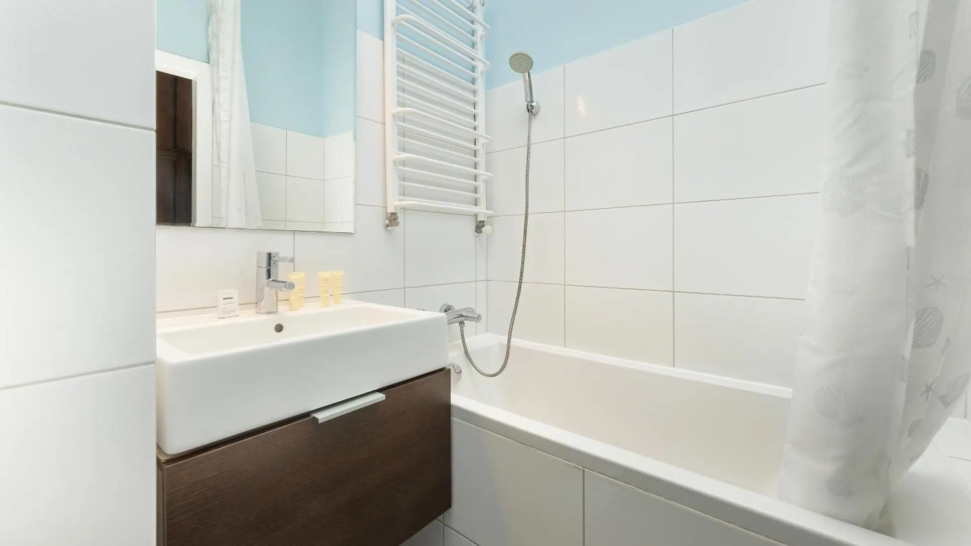Komfortowy Apartament Blisko Rzeki We Wroclawiu Z Biurkiem I Wanna By Noclegi Renters